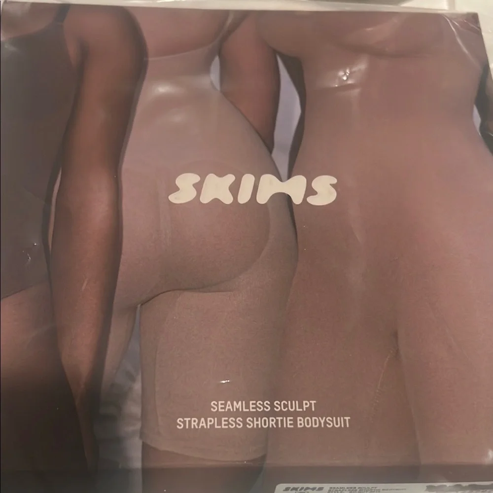 NEW SKIMS clay seamless sculpt strapless Shorty bodysuit new in pkg/no box - Picture 5 of 7